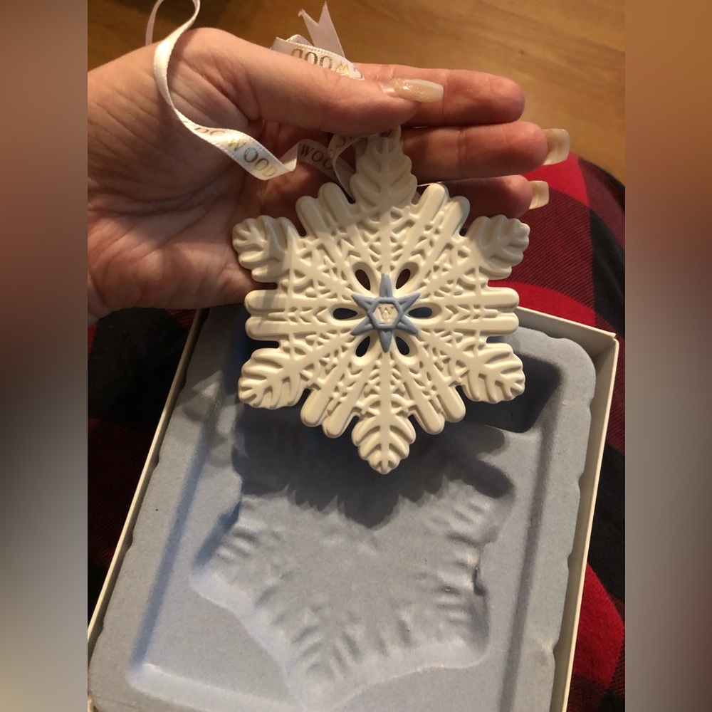 Wedgwood White Snowflake Porcelain Ornament with Gold Ribbon - Picture 3 of 4